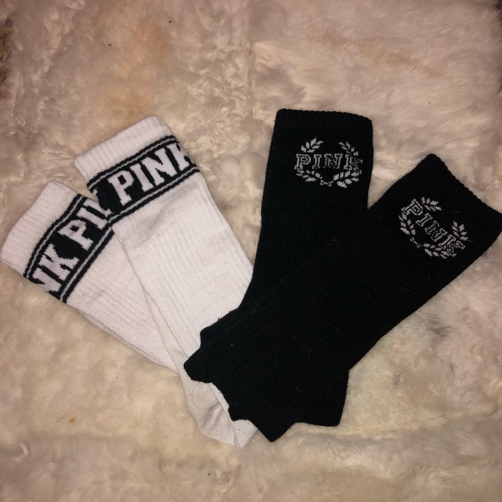 2 pairs of socks